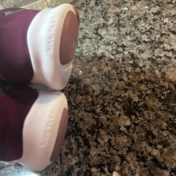 Nike maroon women’s Flex 7.5 - Picture 9 of 9